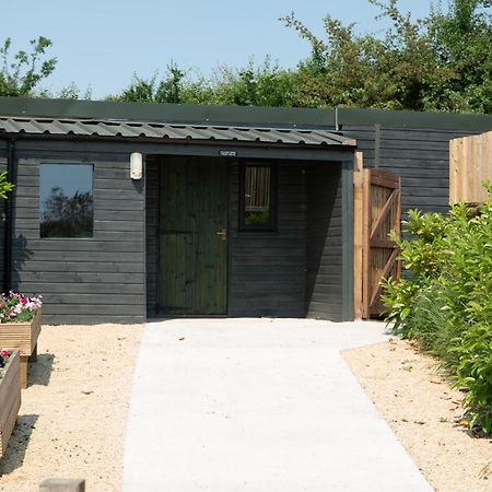 Swallowfield Glamping-Station Master يوفيل المظهر الخارجي الصورة