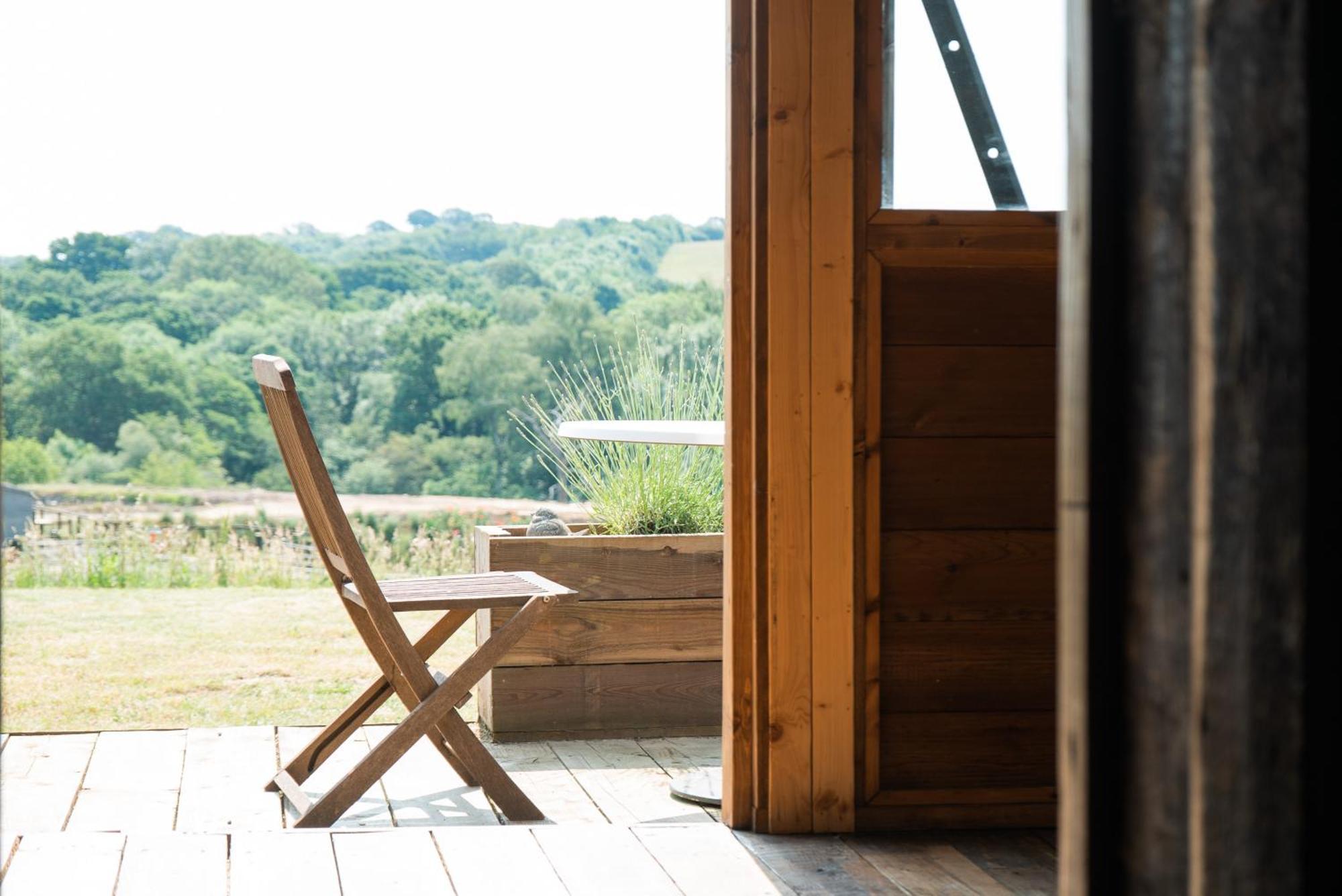 Swallowfield Glamping-Station Master يوفيل المظهر الخارجي الصورة