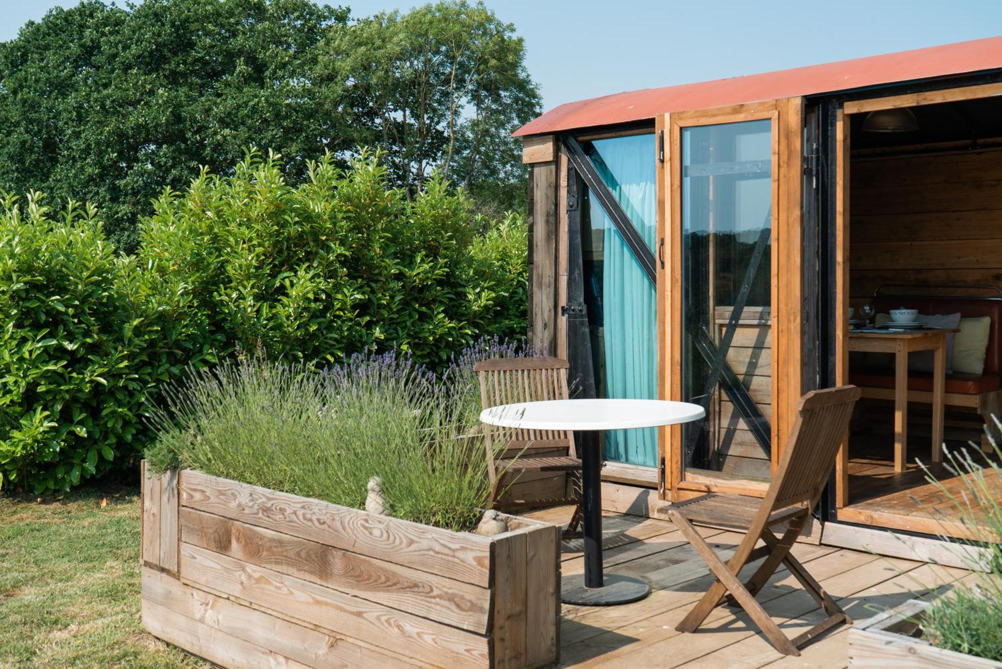 Swallowfield Glamping-Station Master يوفيل المظهر الخارجي الصورة