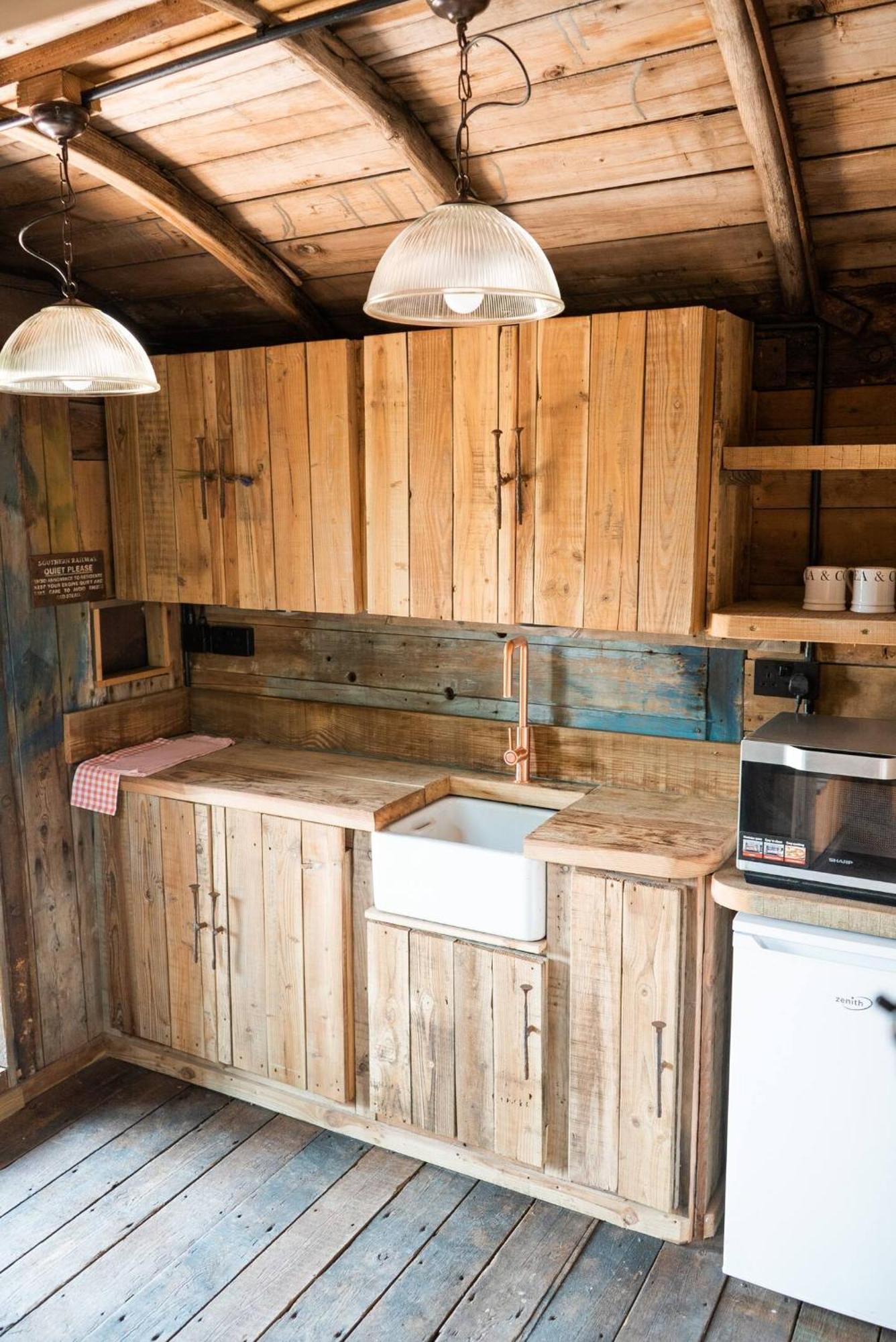 Swallowfield Glamping-Station Master يوفيل المظهر الخارجي الصورة