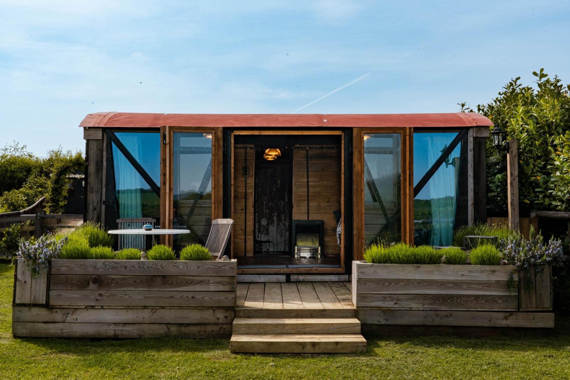 Swallowfield Glamping-Station Master يوفيل المظهر الخارجي الصورة